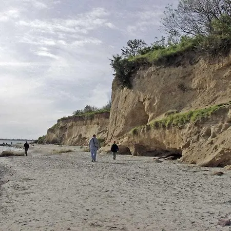 At The Golf Course F 19 E Comfortable