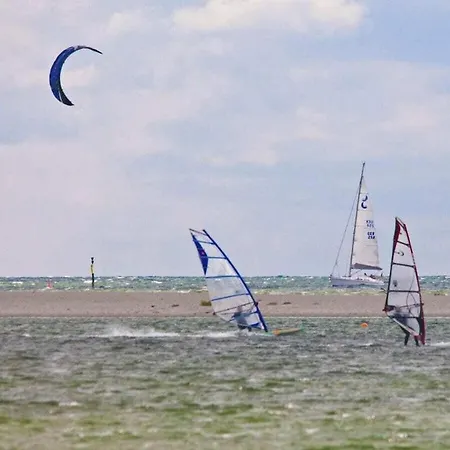 At The Golf Course F 19 E Comfortable